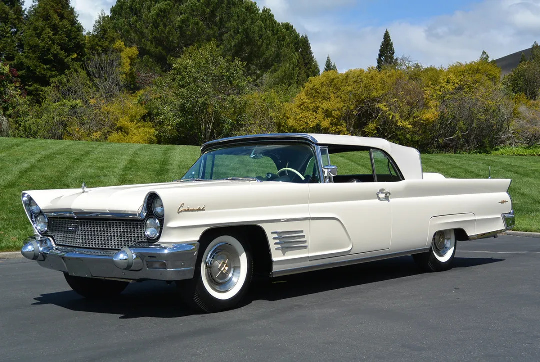 Taken from Blackhawk Collection website
